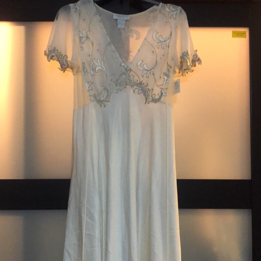 Long Gown - Picture 3 of 11